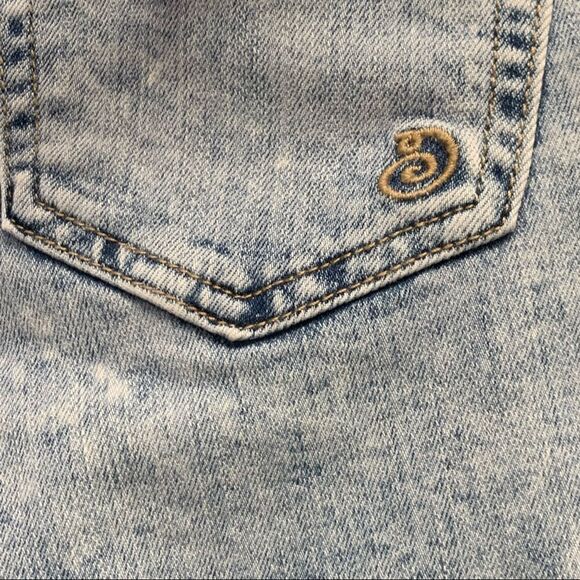 Indigo Rein Recycled Juniors Acid Wash Distressed Denim Bermuda Shorts, Sz 1/24 - Picture 12 of 14